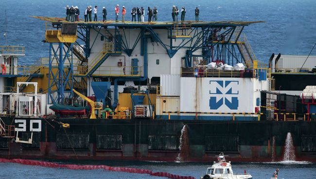 Перед началом операции по подъему круизного лайнера Costa Concordia Перед началом операции по подъему круизного лайнера Costa Concordia