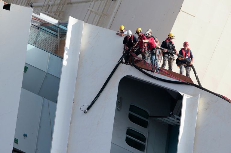 Операция по подъему круизного лайнера Costa Concordia Операция по подъему круизного лайнера Costa Concordia