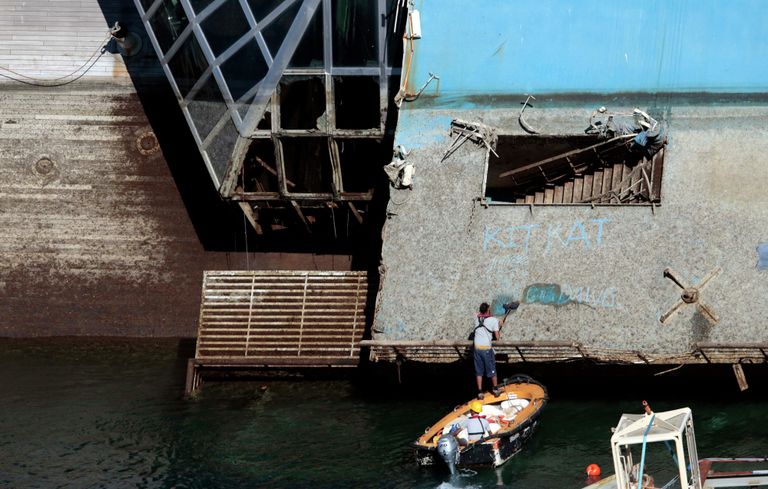 Операция по подъему круизного лайнера Costa Concordia Операция по подъему круизного лайнера Costa Concordia