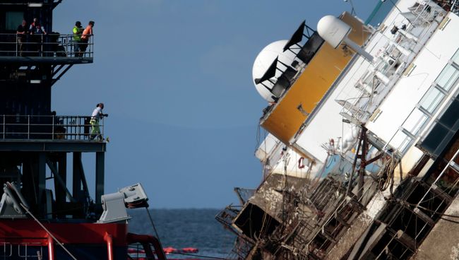 Операция по подъему круизного лайнера Costa Concordia