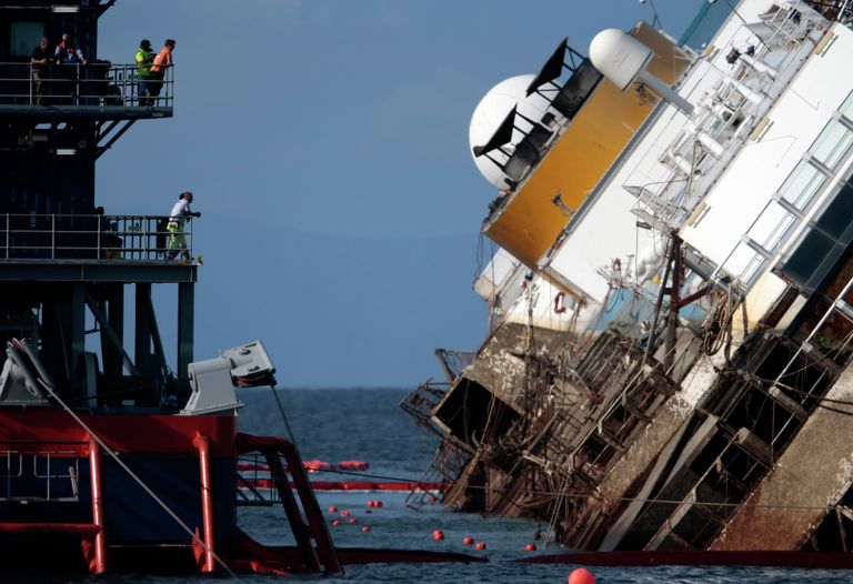 Операция по подъему круизного лайнера Costa Concordia Операция по подъему круизного лайнера Costa Concordia