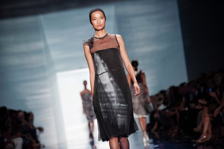 Показ весенне-летней коллекции Vera Wang на Неделе моды в Нью-Йорке