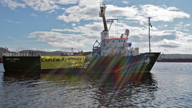 Судно Greenpeace Арктик Санрайз задержано пограничниками РФ Судно Greenpeace Арктик Санрайз задержано пограничниками РФ