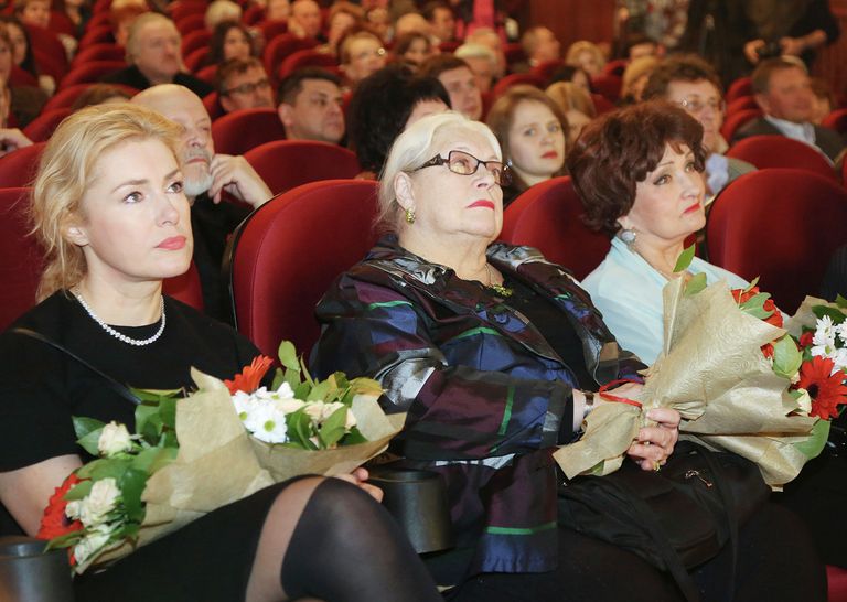 Актрисы Мария Шукшина, Лидия Федосеева-Шукшина и Зинаида Кириенко (слева направо) Актрисы Мария Шукшина, Лидия Федосеева-Шукшина и Зинаида Кириенко (слева направо)