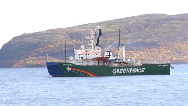 Ситуация с акцией Greenpeace на Приразломной: позиция активистов и СК РФ