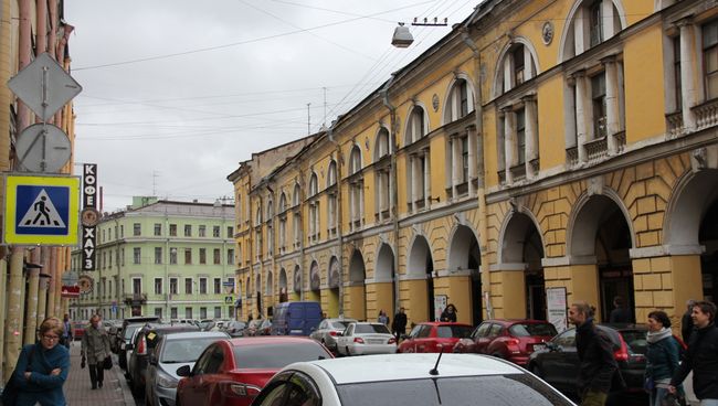 Улица Ломоносова в Петербурге. Архивное фото Улица Ломоносова в Петербурге. Архивное фото