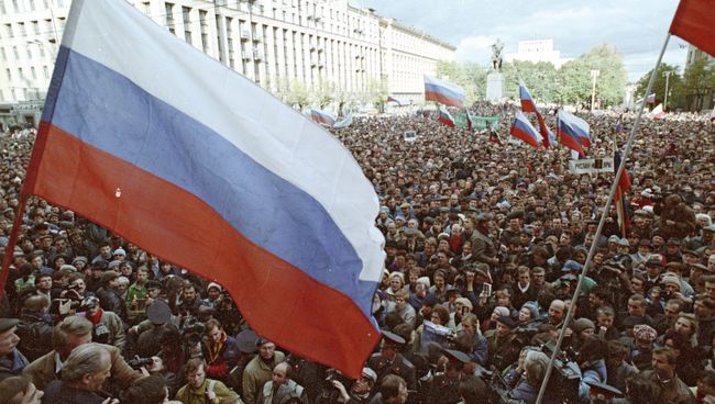 Митинг демократов у здания Моссовета