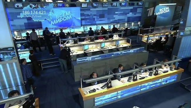 Первый канал впервые за многие годы организовал телемарафон, в рамках которого вся страна помогала людям, потерявшим дома во время наводнения на Дальнем Востоке. Первый канал впервые за многие годы организовал телемарафон, в рамках которого вся страна помогала людям, потерявшим дома во время наводнения на Дальнем Востоке.
