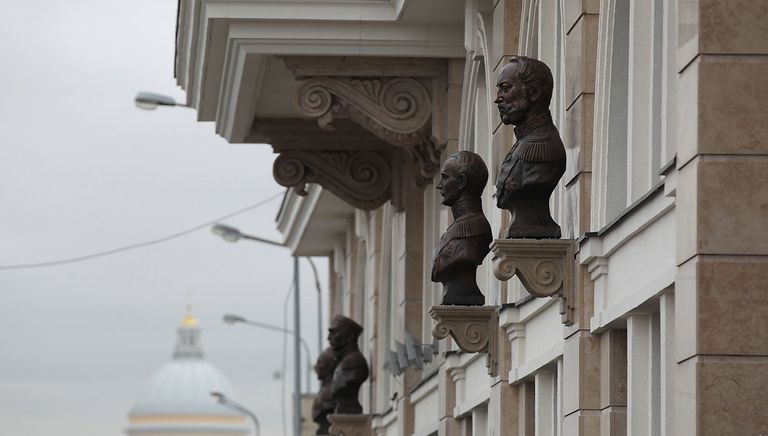 Бюсты великих флотоводцев установлены на Синопской набережной в Петербурге Бюсты великих флотоводцев установлены на Синопской набережной в Петербурге
