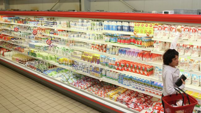 Молочные продукты в одном из супермаркетов. Архивное фото Молочные продукты в одном из супермаркетов. Архивное фото