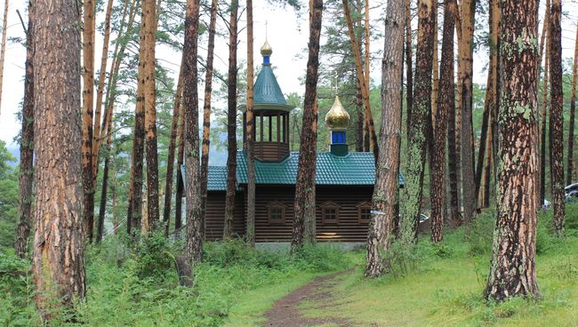Храм в Чемале перед скитом Иоанна Богослова (Горный Алтай). Архивное фото