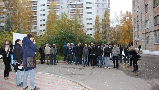 Томские студенты требуют отменить комендантский час в общежитиях, фото с места события Томские студенты требуют отменить комендантский час в общежитиях, фото с места события