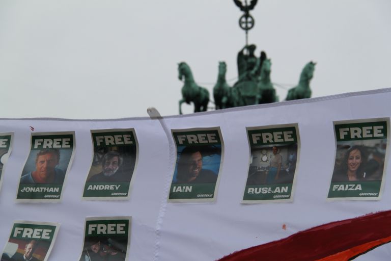 Митинг в поддержку активистов Greenpeace в Берлине 