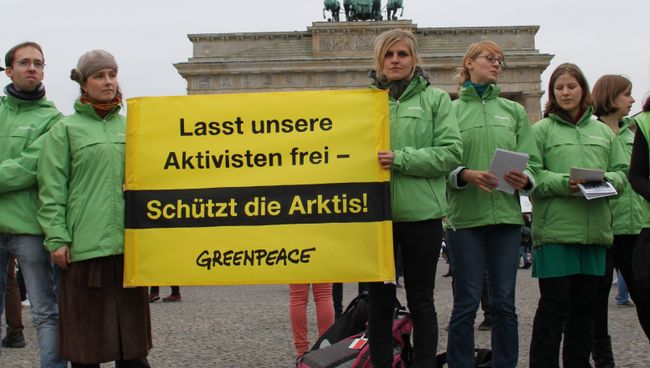 Митинг в поддержку активистов Greenpeace в Берлине Митинг в поддержку активистов Greenpeace в Берлине