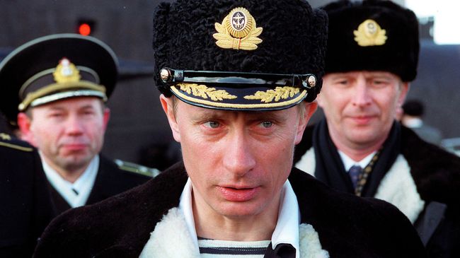 Владимир Путин в Североморске, 6 апреля 2000 года Владимир Путин в Североморске, 6 апреля 2000 года