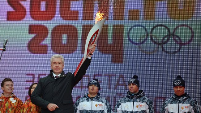 Мэр Москвы Сергей Собянин перед эстафетой Олимпийского огня в Москве, архивное фото Мэр Москвы Сергей Собянин перед эстафетой Олимпийского огня в Москве, архивное фото