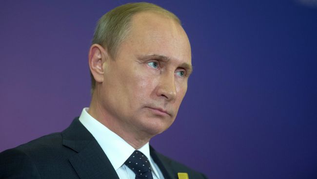 Президент России Владимир Путин отвечает на вопросы журналистов на пресс-конференции по итогам саммита АТЭС Президент России Владимир Путин отвечает на вопросы журналистов на пресс-конференции по итогам саммита АТЭС