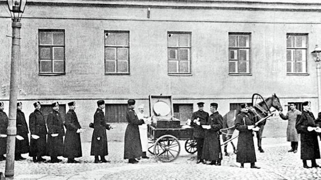 Резерв Санкт‑Петербургской полиции. Походная кухня городовых. Санкт‑Петербург, Россия, 1913