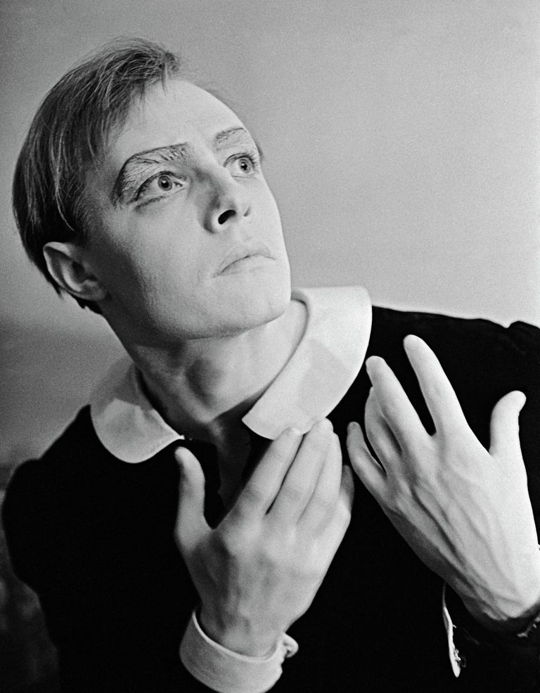 Актер Эдуард Марцевич в роли Гамлета. Архивное фото Актер Эдуард Марцевич в роли Гамлета. Архивное фото