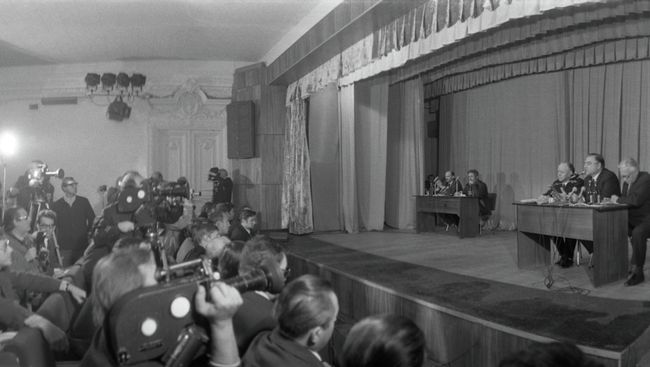 Пресс-конференция в связи с процессом над П. И. Якиром и В. А. Красиным Пресс-конференция в связи с процессом над П. И. Якиром и В. А. Красиным
