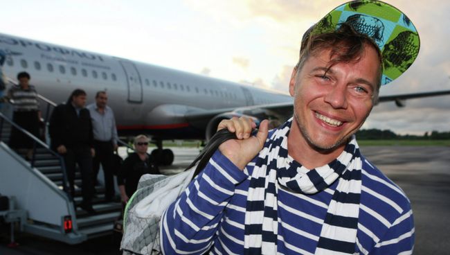 Лидер группы Мумий Тролль Илья Лагутенко в Калининградском аэропорту Храброво Лидер группы Мумий Тролль Илья Лагутенко в Калининградском аэропорту Храброво