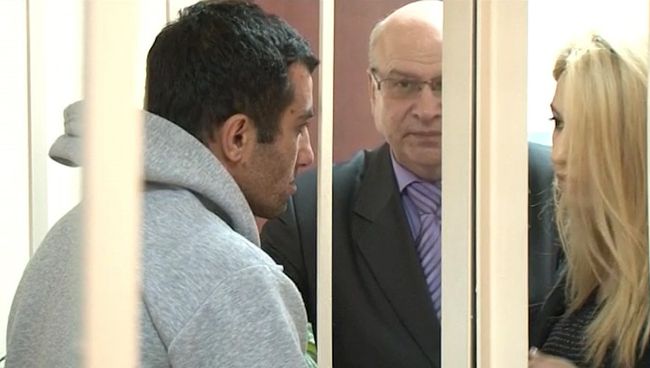 Суд арестовал подозреваемого в убийстве в Бирюлево. Кадры заседания Суд арестовал подозреваемого в убийстве в Бирюлево. Кадры заседания