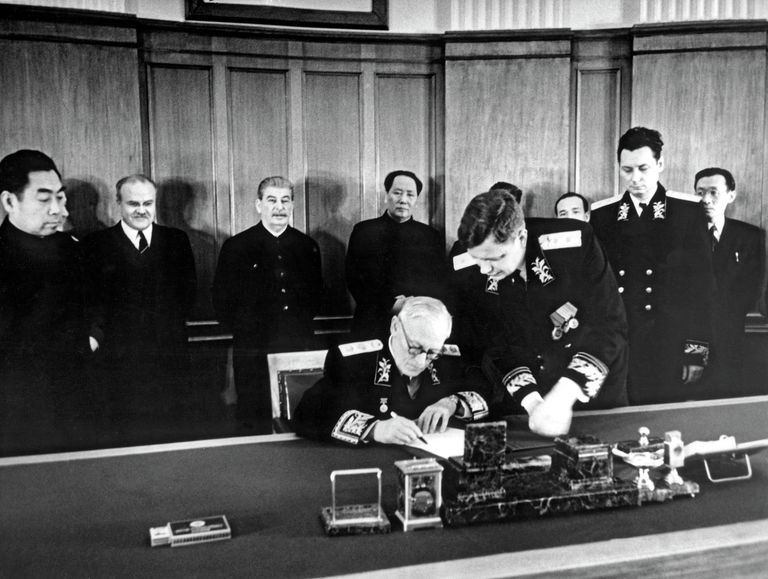 Подписание Договора между СССР и КНР 14 февраля 1950 г. в Москве Подписание Договора между СССР и КНР 14 февраля 1950 г. в Москве