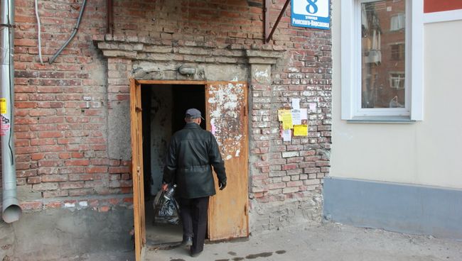 Тела трех мужчин и женщины нашли в подвале дома в Новосибирске Тела трех мужчин и женщины нашли в подвале дома в Новосибирске