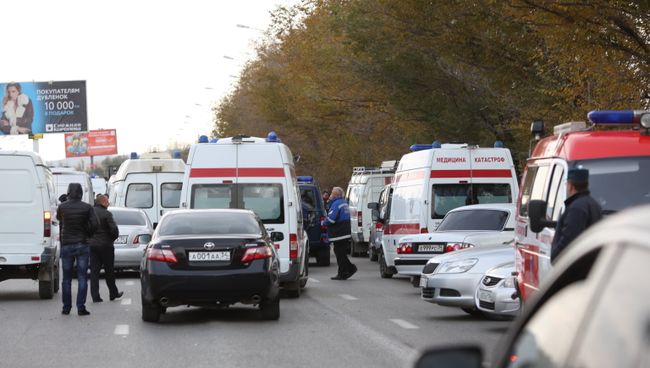 Автомобили Скорой помощи на месте взрыва пассажирского автобуса в Красноармейском районе Волгограда