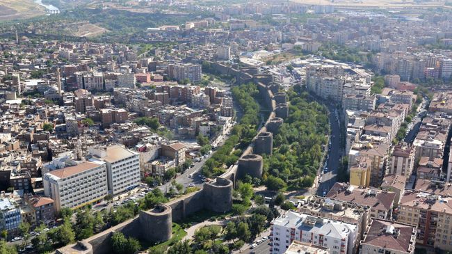 Крепость в турецком Диярбакыре. Архивное фото Крепость в турецком Диярбакыре. Архивное фото