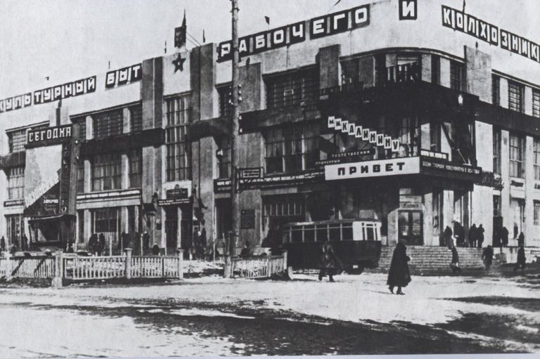 Здание мэрии Новосибирска в 1930-е годы (до реконструкции) Здание мэрии Новосибирска в 1930-е годы (до реконструкции)
