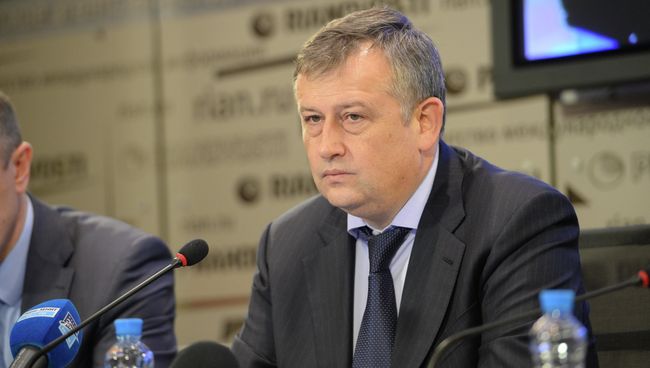 Губернатор Ленобласти Александр Дрозденко на пресс-конференции в РИА Новости Губернатор Ленобласти Александр Дрозденко на пресс-конференции в РИА Новости