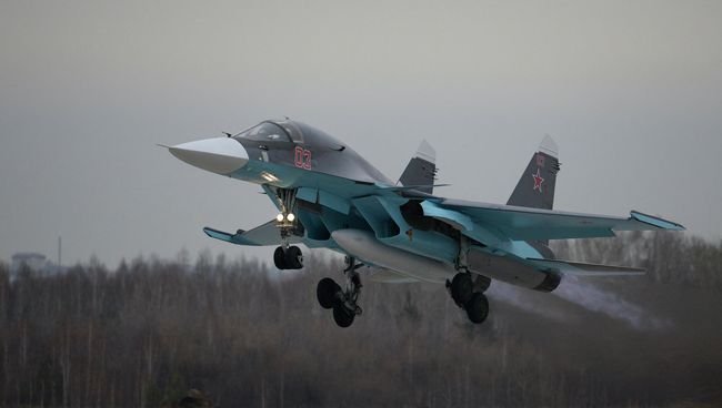Бомбардировщик Су-34. Архивное фото Бомбардировщик Су-34. Архивное фото