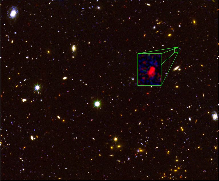 Галактика z8_GND_5296, самая далекая известная галактика, на снимке телескопа Хаббл Галактика z8_GND_5296, самая далекая известная галактика, на снимке телескопа Хаббл