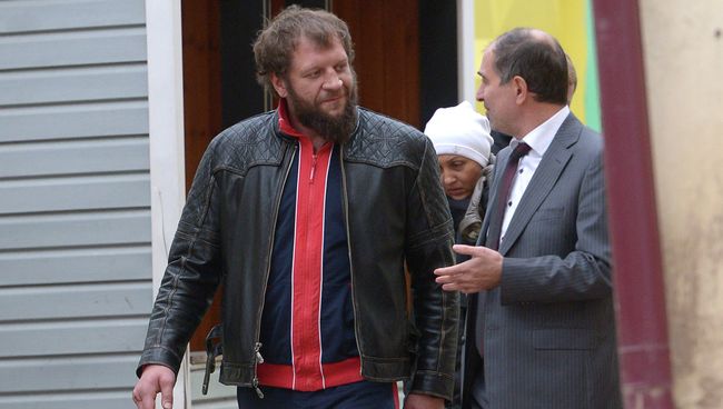 Александра Емельяненко подозревают в избиении посетителя кафе