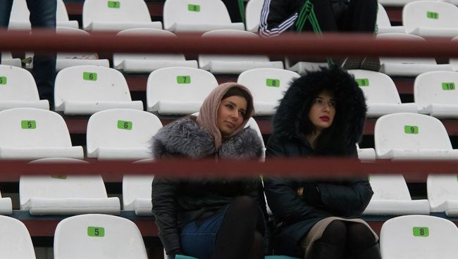 Зрители на трибунах на матче Томи, фото из архива Зрители на трибунах на матче Томи, фото из архива