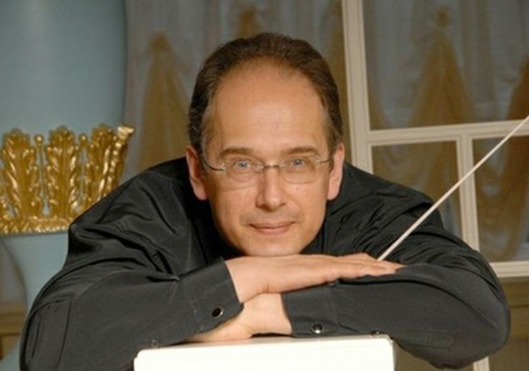 Дирижер Уральского академического филармонического оркестра Дмитрий Лисс Дирижер Уральского академического филармонического оркестра Дмитрий Лисс