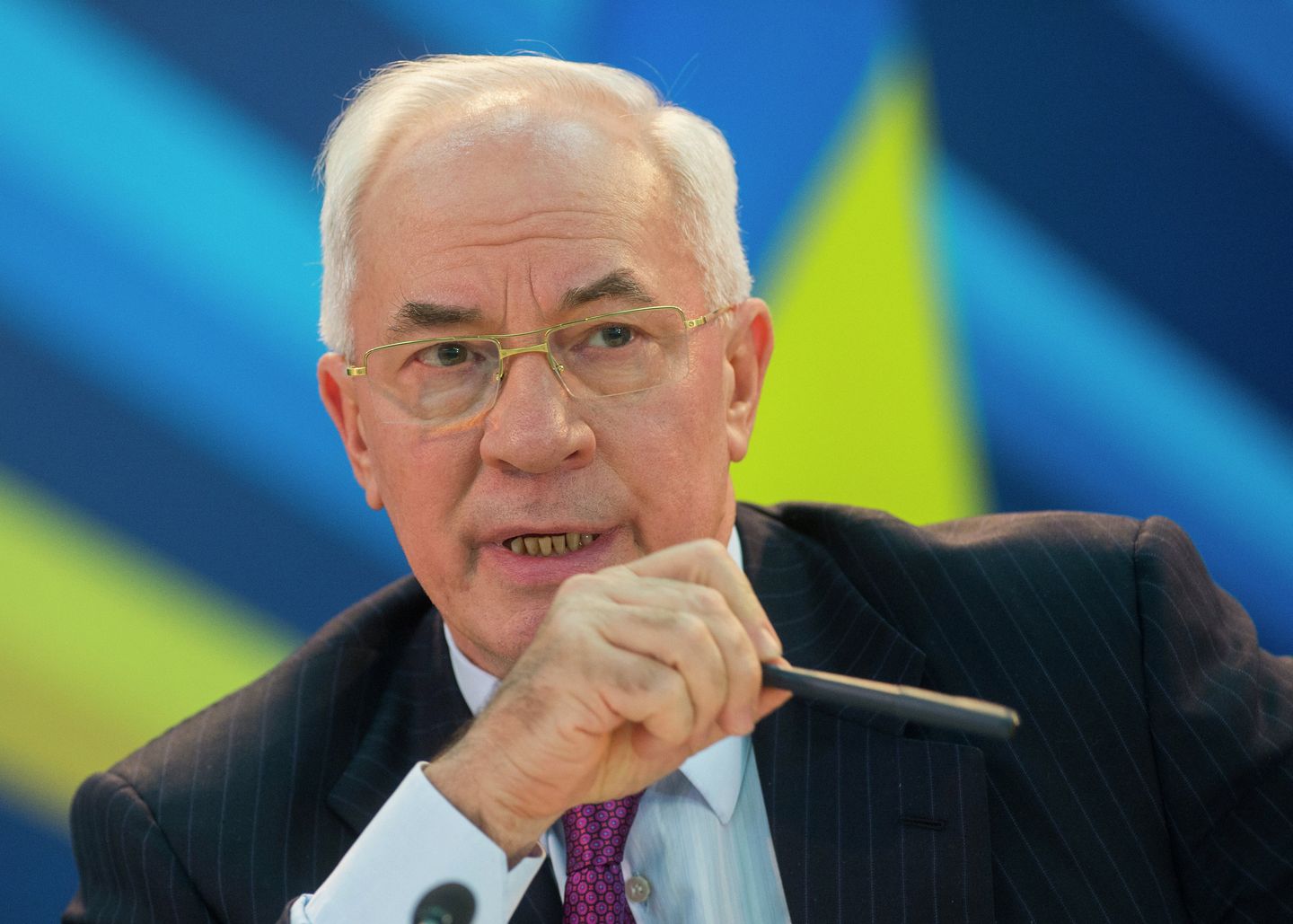 15 октября 2013. Премьер-министр Украины Николай Азаров на совместной с председателем правительства России Дмитрием Медведевым пресс-конференции по итогам заседания комитета по экономическому сотрудничеству российско-украинской межгосударственной комиссии в Калуге
