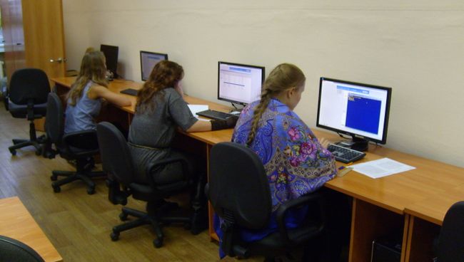 Новосибирские школьники в октябре сдали Единый госэкзамен по английскому языку и информатике в новом формате, событийное фото. Новосибирские школьники в октябре сдали Единый госэкзамен по английскому языку и информатике в новом формате, событийное фото.