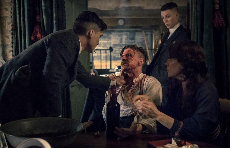 Кадр из сериала Заточенные кепки