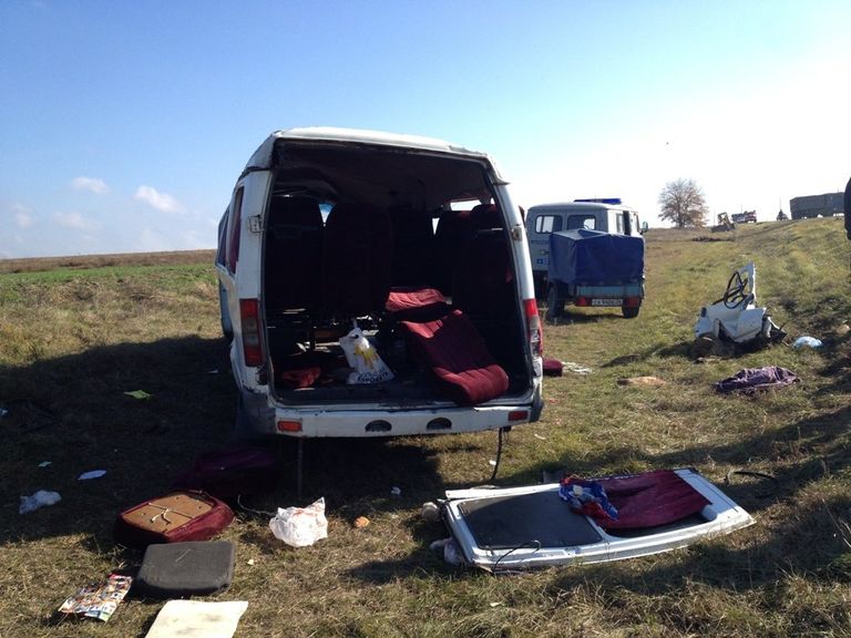 Маршрутка врезалась в КамАЗ на Ставрополье Маршрутка врезалась в КамАЗ на Ставрополье