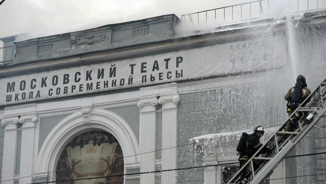 Пожар в театре Школа современной пьесы. Архивное фото Пожар в театре Школа современной пьесы. Архивное фото