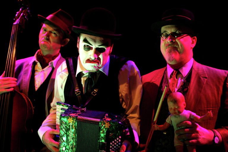 Музыкальное трио из Лондона The Tiger Lillies Музыкальное трио из Лондона The Tiger Lillies