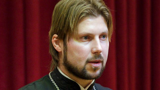 Настоятель храма Иоанна Воина в деревне Верево Ленинградской области Глеб Грозовский. Архивное фото Настоятель храма Иоанна Воина в деревне Верево Ленинградской области Глеб Грозовский. Архивное фото