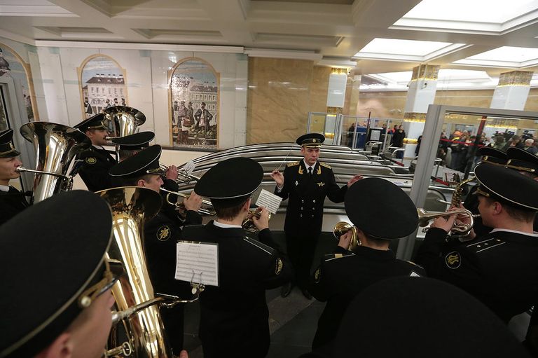 Открытие наземного вестибюля станции метро Спасская в Петербурге. Фото с места события Открытие наземного вестибюля станции метро Спасская в Петербурге. Фото с места события