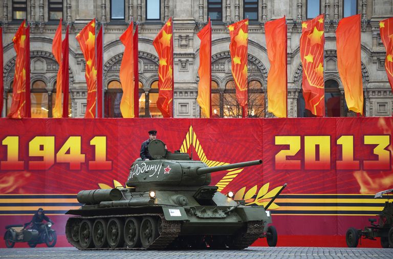 Торжественный марш, посвященный годовщине Парада 1941 года Торжественный марш, посвященный годовщине Парада 1941 года