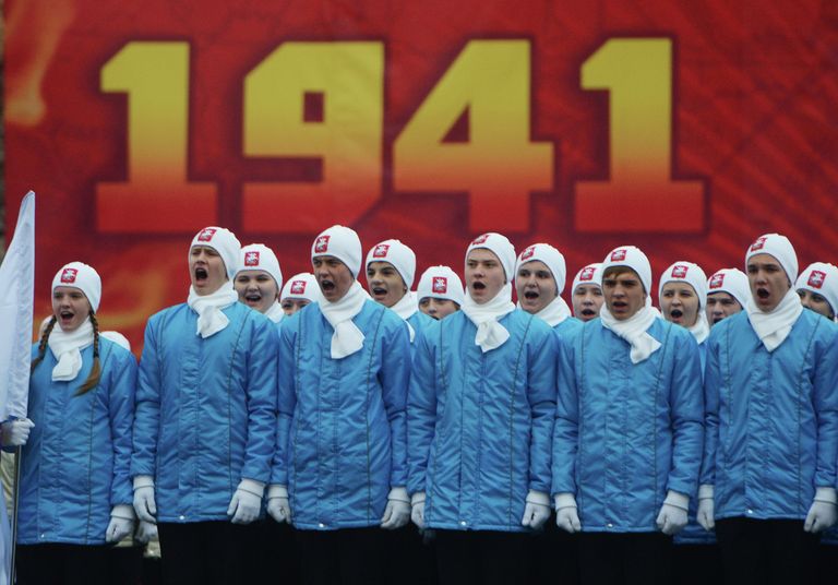 Торжественный марш, посвященный годовщине Парада 1941 года Торжественный марш, посвященный годовщине Парада 1941 года