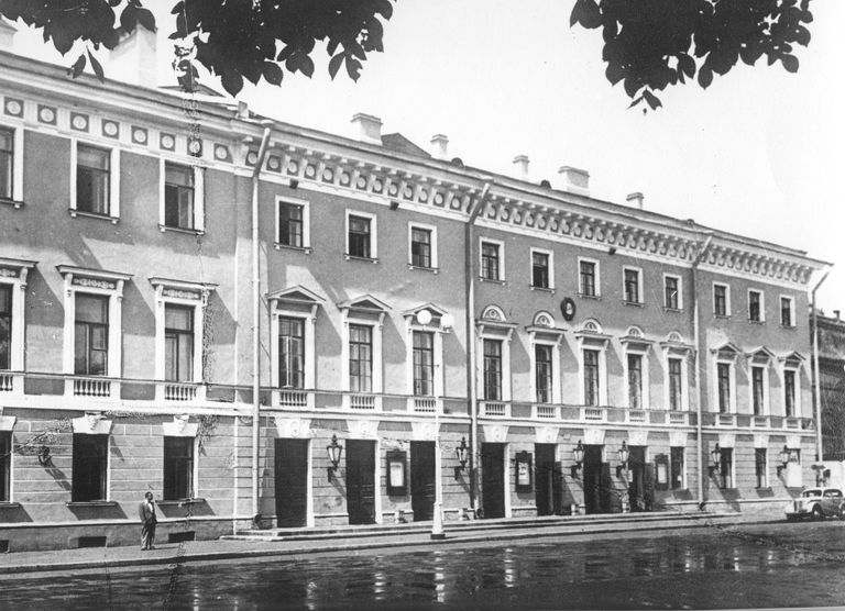 Здание Михайловского театра, 1940-е Здание Михайловского театра, 1940-е