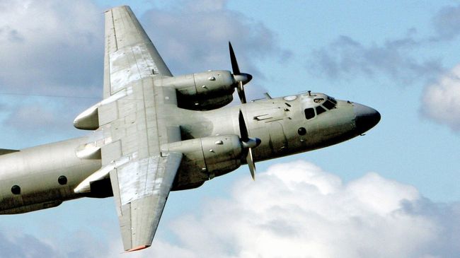Военно-транспортный самолет Ан-26. Архивное фото Военно-транспортный самолет Ан-26. Архивное фото