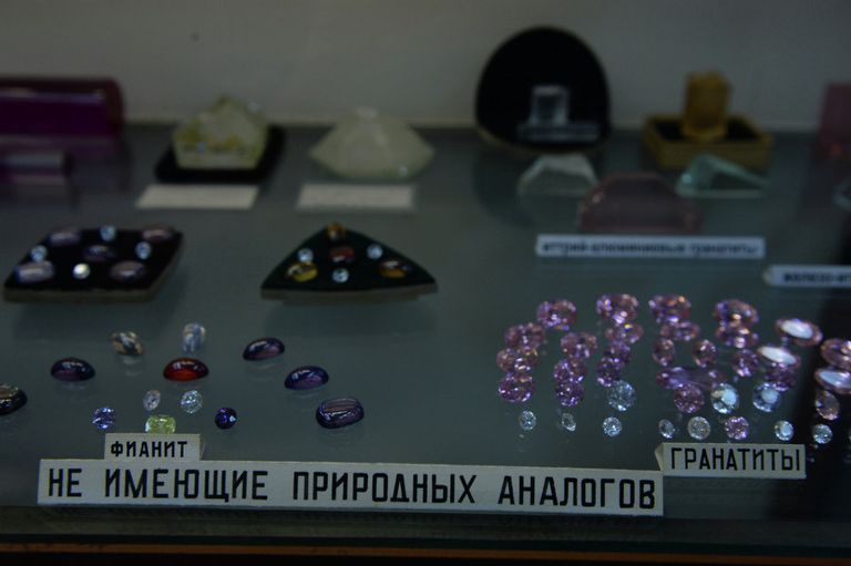 Синтезированные минералы в Центральном сибирском геологическом музее
